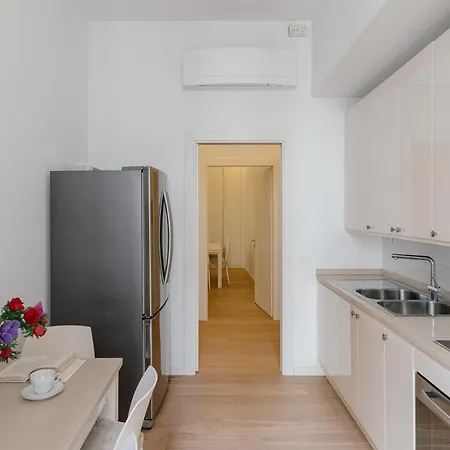 Tritone Minimal * Rome